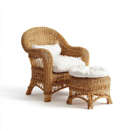 Fotel rattanowy z podnóżkiem i białymi poduszkami, naturalny rattan, 75 x 82 x 92 cm